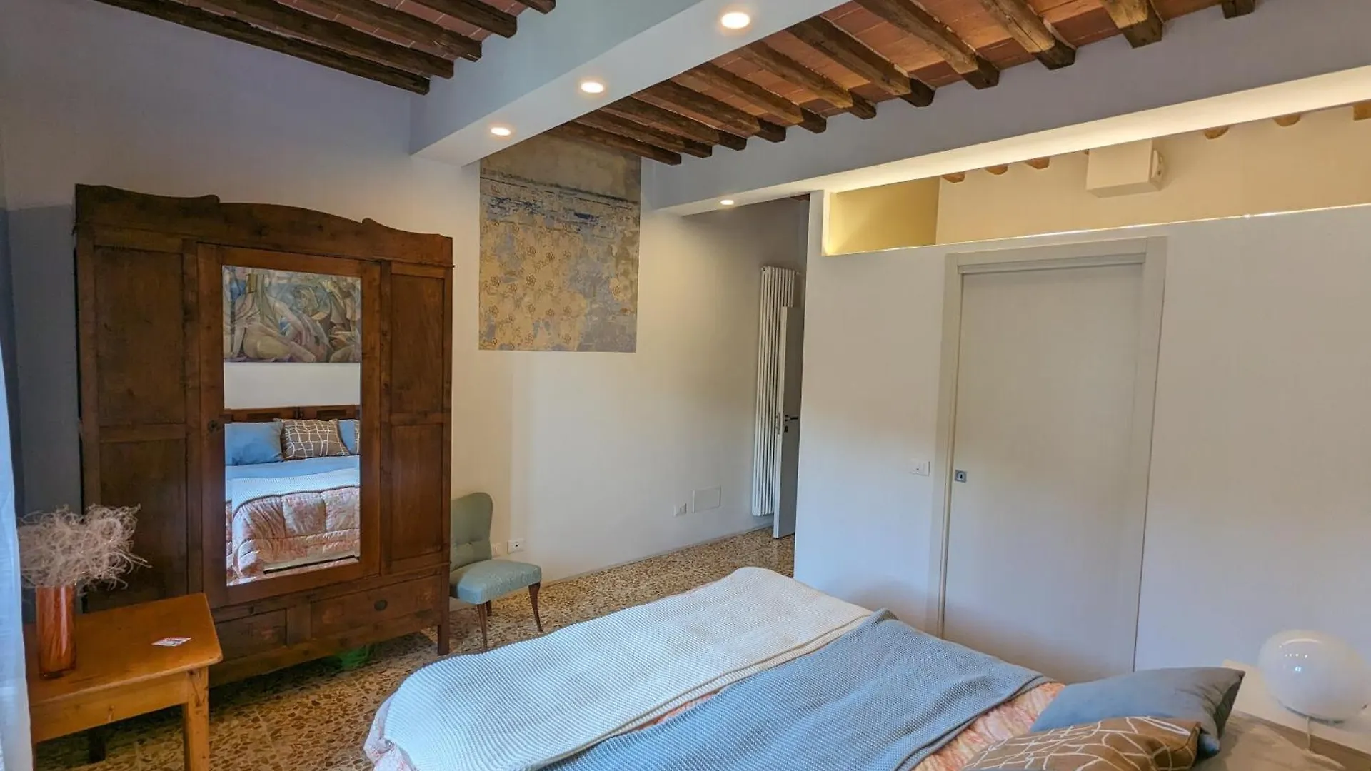 コッレ・ヴァル・デルザBeautiful Ceilingsアパートメント イタリア